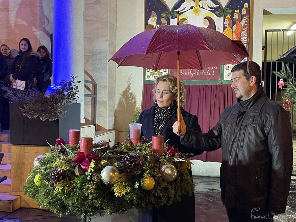 Betlehemi szárnyas oltárt nyitottunk 32